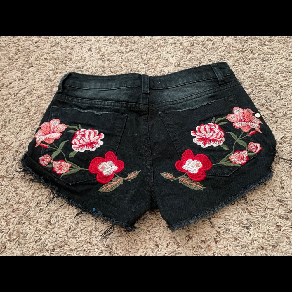 Shorts - Picture 2 of 4